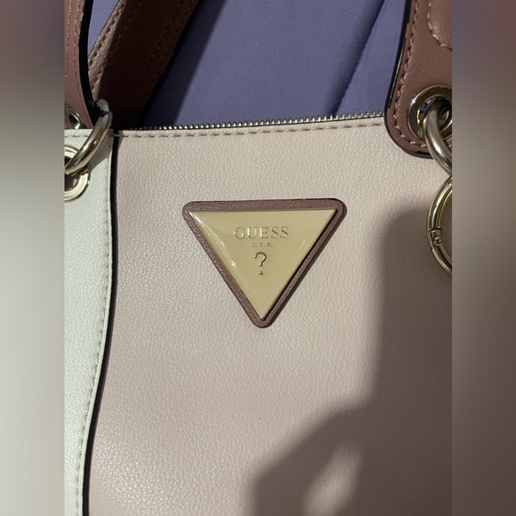 Guess tote - Picture 2 of 2